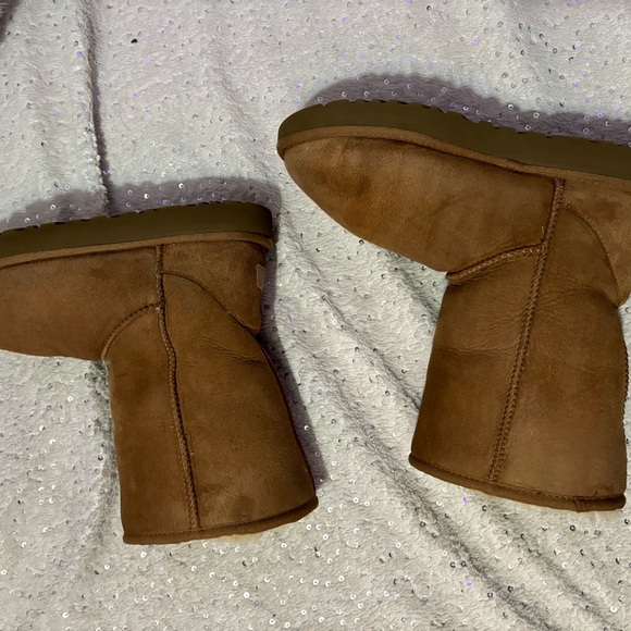 UGG Classic Short II - Picture 11 of 16